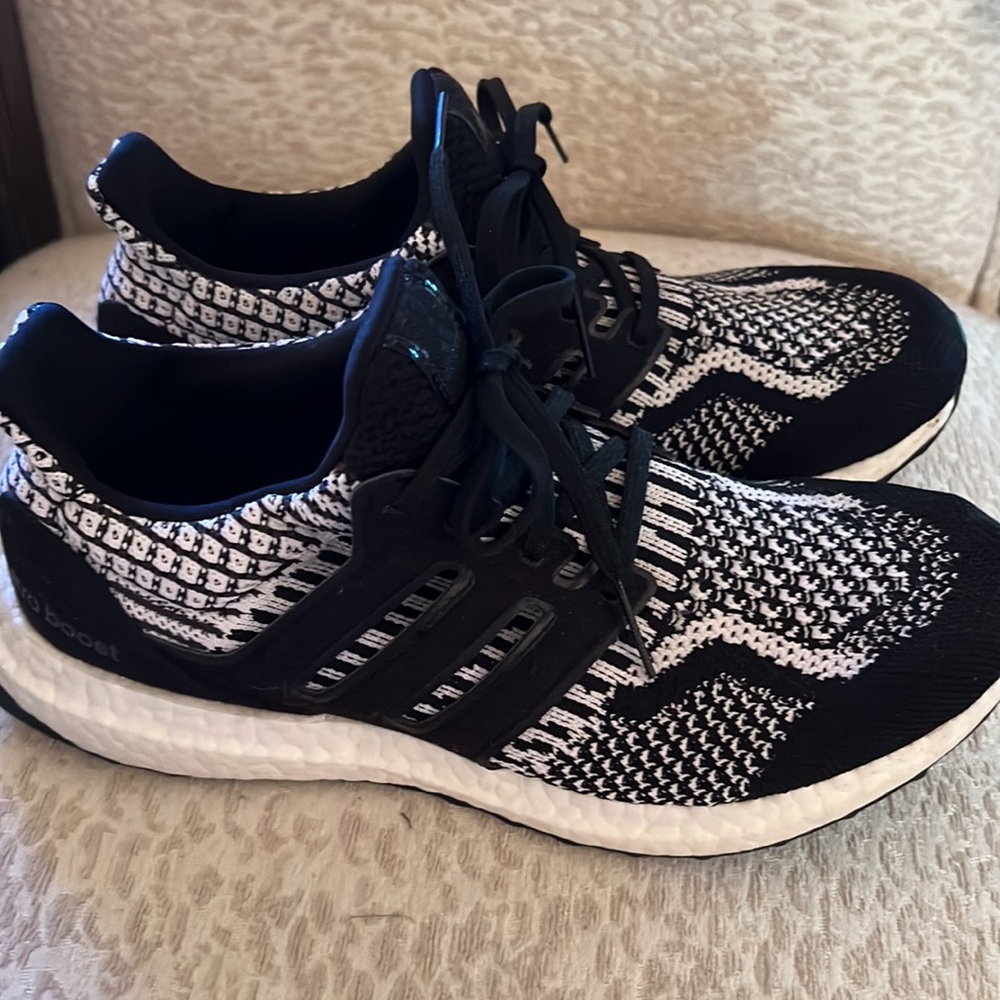 ADIDAS ULTRABOOST DNA 5.0 PRIMA BLUE-BLACK & WHITE-SZ. 7.5-LIKE NEW!